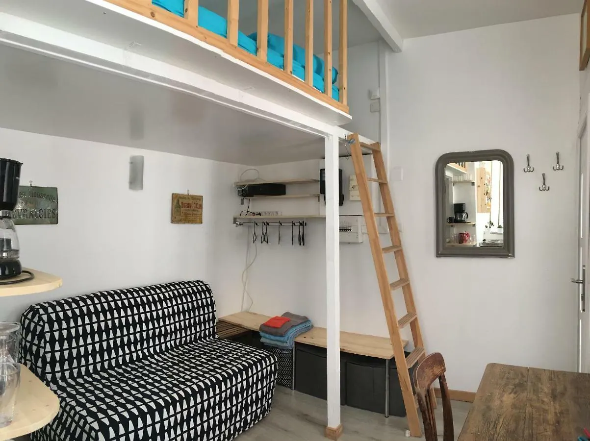 Maisonnette Sur Cour * Paris